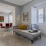 Stylish 1bdr In Bairro Alto By Lovelystay Лісабон