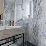 Stylish 1bdr In Bairro Alto By Lovelystay Апартаменти