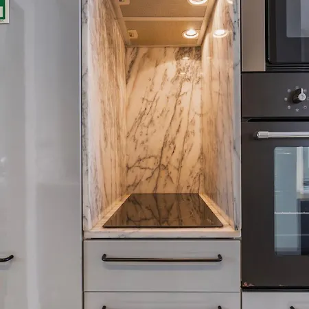 Stylish 1bdr In Bairro Alto By Lovelystay Лісабон