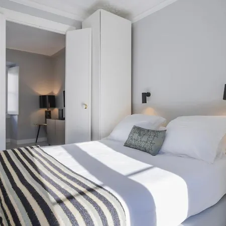 Stylish 1bdr In Bairro Alto By Lovelystay * Лісабон