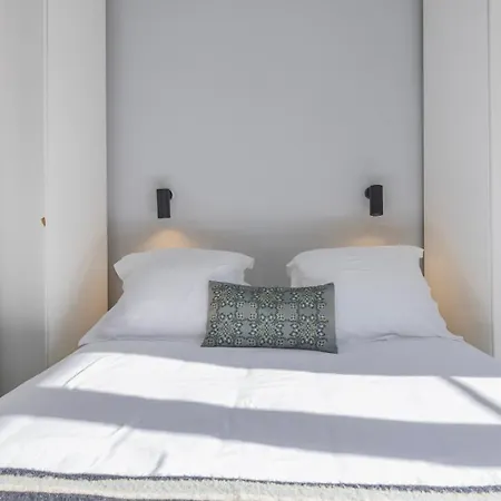 Stylish 1bdr In Bairro Alto By Lovelystay Апартаменти