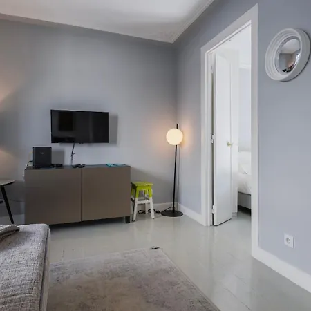 Stylish 1bdr In Bairro Alto By Lovelystay Daire